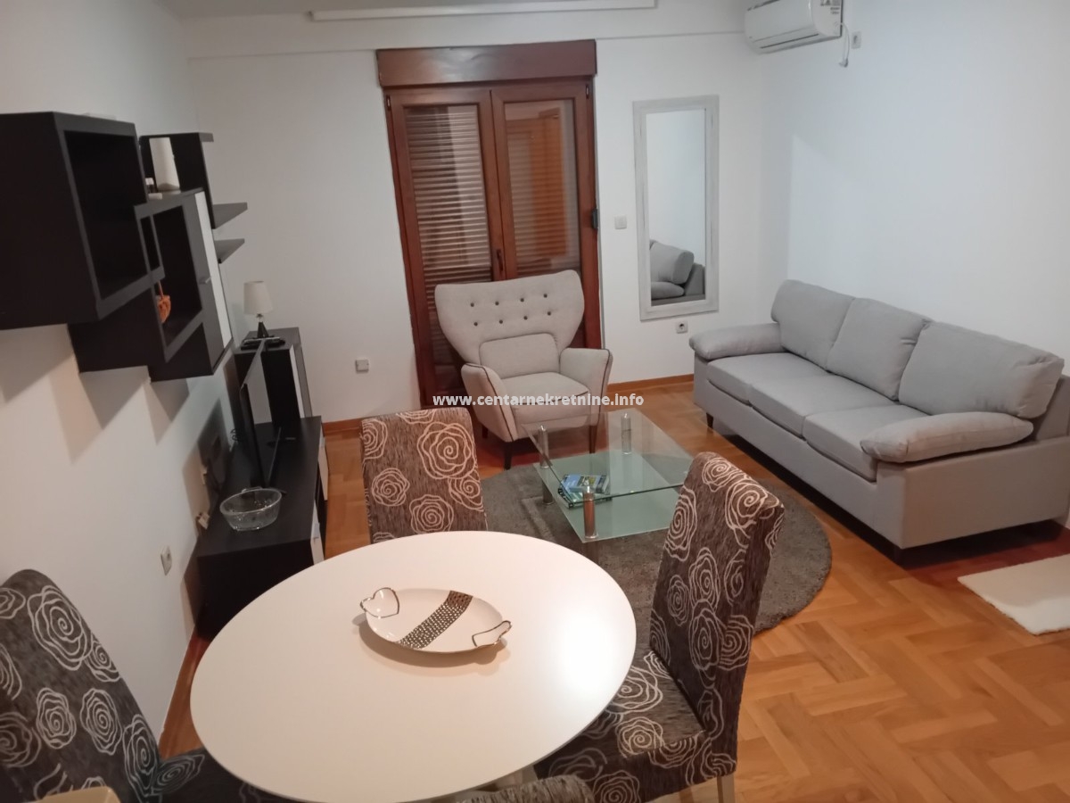 Izdavanje, trosoban stan 71m2, Stari aerodrom, Podgorica